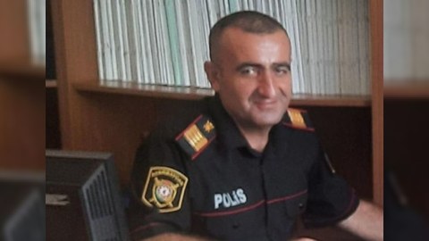 Həlak olan polisin medalı azyaşlı oğluna verildi - FOTO