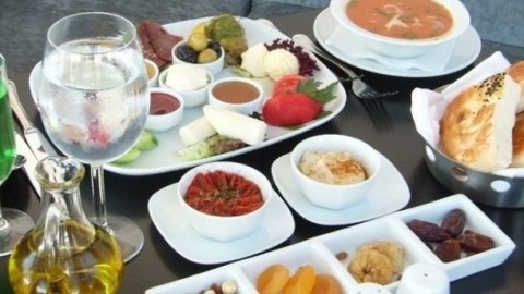 Oruc tutmaq insanın iradəsini və səbrini təkmilləşdirir