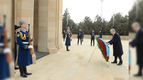 Qazaxıstan Prezidenti Şəhidlər xiyabanını ziyarət etdi - FOTO