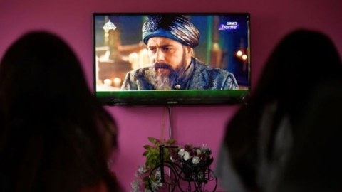 Türk seriallarına tələbat 184% artıb - Dəbdəbəli geyimlər, yaraşıqlı aktyorlar...