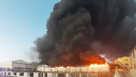 İstanbulda fabrik YANDI