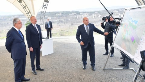 Tokayev Füzulinin Baş planı ilə tanış oldu - FOTOLAR