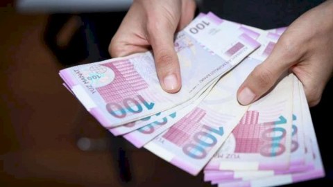 Bu şəxslərin maaşları ARTIRILIR