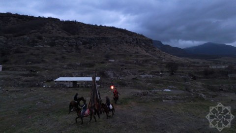 Qarabağ atları Malıbəylidə tonqal ətrafında dövrə vurdu - FOTO/VİDEO