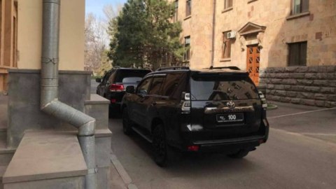 Papikyan qara cipdə parlamentə gəldi - Qapalı iclas... (FOTO)
