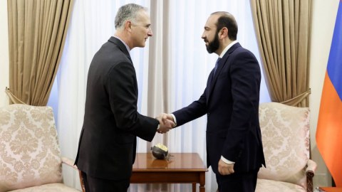 Lui Bono İrəvana gəldi - Mirzoyanla görüşdü
