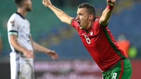 Bolqarıstan millisi Bakıya itki ilə gəlir
