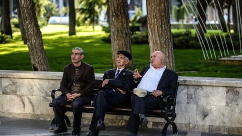 Onlar 5 il daha tez pensiyaya çıxa biləcək - Qanuna dəyişiklik edilir