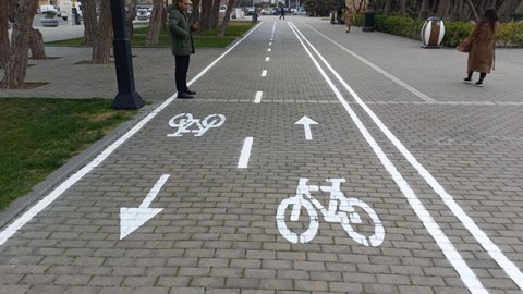 Bulvarda da velosiped yolları salınıb - AYNA-dan AÇIQLAMA