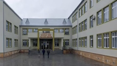 Şagirdə qarşı qeyri-etik hərəkət edən müəllim və direktor işdən çıxarıldı