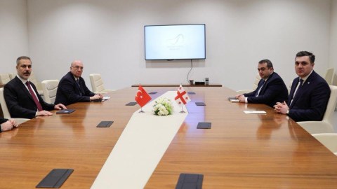 Hakan Fidan Bakıda gürcü həmkarı ilə GÖRÜŞDÜ
