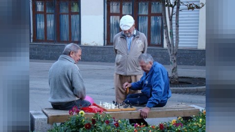 Pensiyaçılara ildə iki dəfə əlavə müavinət verilsin! - Komitə sədri