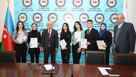 ATİAHİ tərəfindən Tələbələrə adlı təqaüd verilib - FOTO