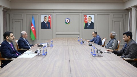Əli Əsədov Məhəmməd Yunusla görüşdü
