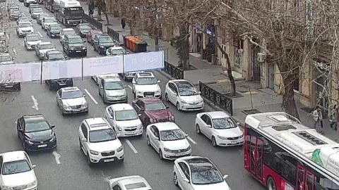 Paytaxtda tıxac olan yolların SİYAHISI