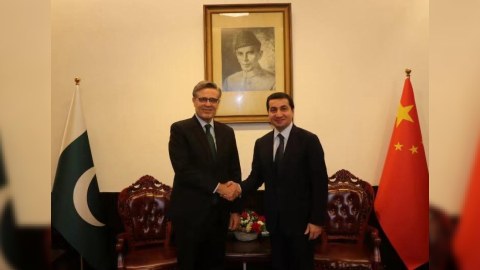 Hikmət Hacıyev Pakistan səfiri ilə görüşdü