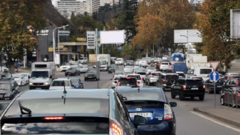 Gürcülər ən çox hansı rəngdə maşın SÜRÜRLƏR?