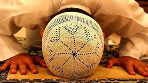 Namaz qılan, günahlarını təmizləyən sabiqlər - Eks-nazirlər, generallar, keçmiş başçılar