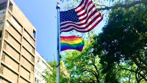 ABŞ səfirliklərində LGBT bayrağı qadağan ediləcək 