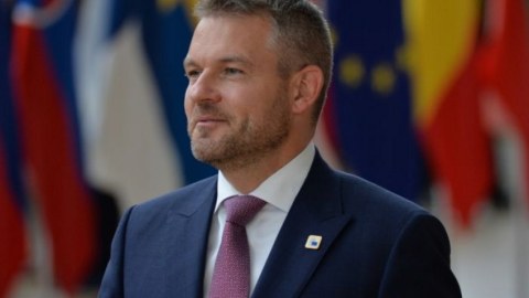 Slovakiyada hakim koalisiyanın namizədi qalib gəldi