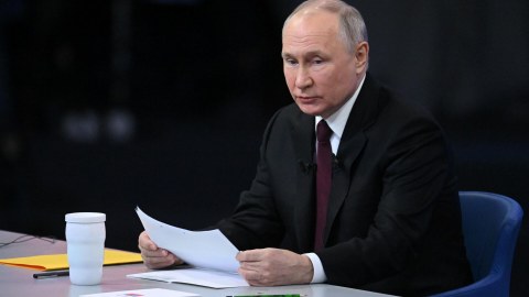 Rusiya öz maraqlarından çıxış etməlidir - Putin