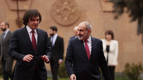 Ermənistan sərhəddəki kəndi Gürcüstana verir?