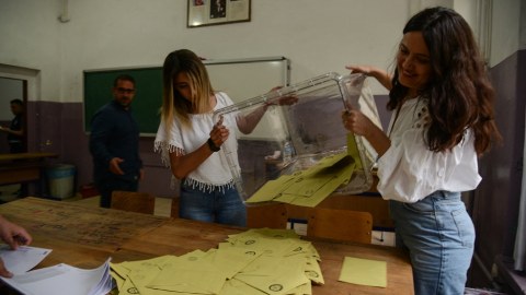 Türkiyə seçkilərində son 4 gün: Partiyaların qadın və kişi namizədləri...