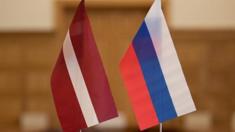 Latviya rus diplomatı ölkədən qovur