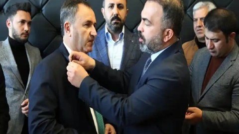 Türkiyədə ŞOK: CHP-nin namizədi AKP-yə üzv oldu - Qohumumuzdur...