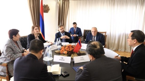 Erməni nazir Çin səfiri ilə nələri müzakirə edib?