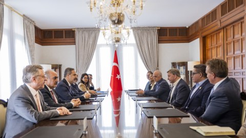 Hulusi Akardan Ermənistana mühüm MESAJ: Sülh əlini tutmalıdırlar