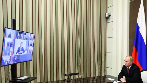 Putin Təhlükəsizlik Şurasında qonşularla əlaqələrdən DANIŞDI