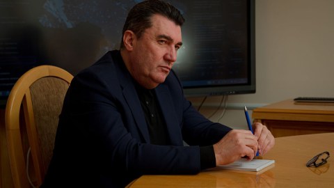 Zelenski onu Moldovaya səfir göndərir