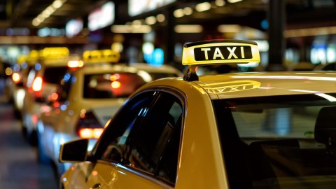 Taksilərlə bağlı yeni qaydalar: Keyfiyyətli və komfort sərnişindaşıma..