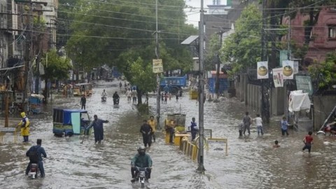 Güclü yağışlar 8 nəfərin həyatına son qoydu 