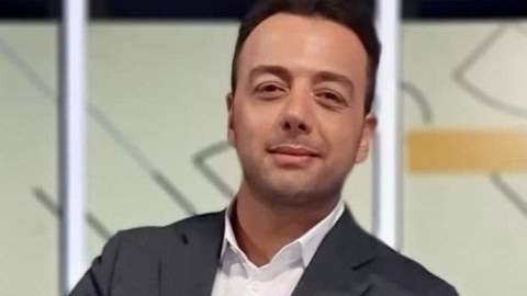 İranlı jurnalist evinin qarşısında bıçaqlandı