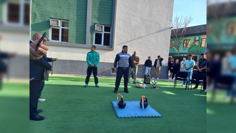 Azərbaycan pəhləvanı dünya rekordu qırdı - FOTO