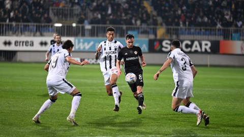 "Qarabağ" "Neftçi"ni darmadağın etdi 