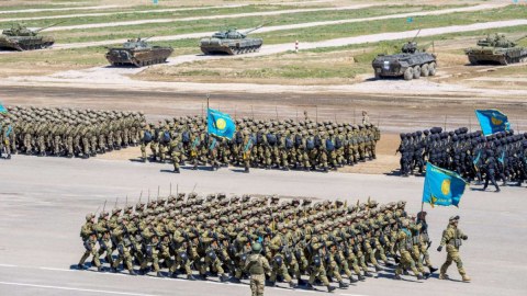 Qazaxıstan Qələbə Günü münasibətilə hərbi paradı ləğv edib