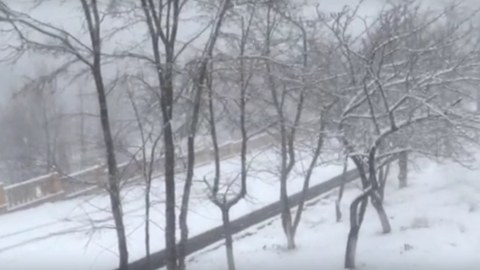 Külək zəifləyib, bəzi bölgələrə qar yağır - Faktiki hava