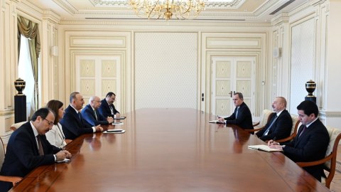 İlham Əliyev Çavuşoğlunu qəbul edib - FOTO