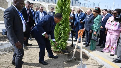 Konqo Prezidenti Qaradağ Günəş Elektrik Stansiyasında - FOTO
