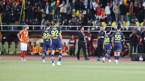 "Qalatasaray" - "Fənərbaxça" matçı yarımçıq qaldı