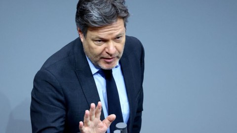 Almaniyanın iqtisadiyyat naziri kansler olmaq istəyir