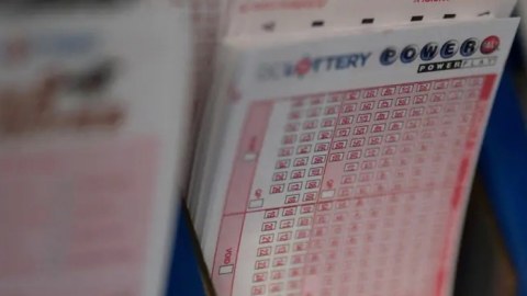 ABŞ-da lotereyada 1,3 milyard dollar cekpot uduldu