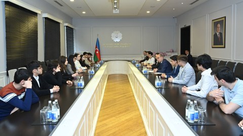 Emin Əmrullayev olimpiada qalibləri ilə görüşdü - FOTO