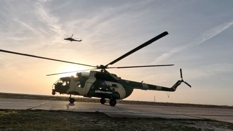Hərbi helikopterlərimiz havaya qaldırıldı - VİDEO