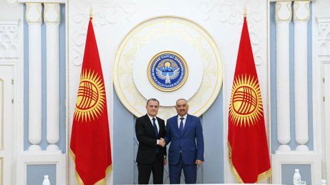 Nazir Qırğızıstan Parlamentinin spikeri ilə görüşdü - FOTOLAR