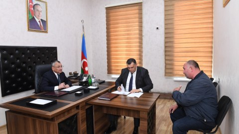 Rövşən Rzayev vətəndaşları qəbul edib - FOTO