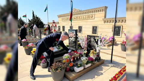 Abşeronun icra başçısı şəhidin anım mərasimində - FOTOLAR